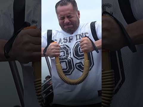 Бодибилдер смог согнуть пружину 90 кг (полный видос на канале) #челлендж #пранк #бодибилдинг