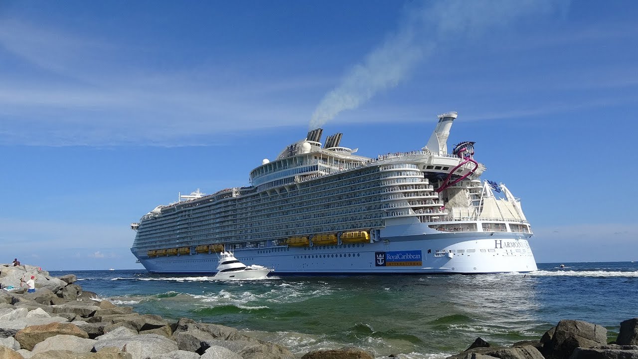 World S Largest Cruise Ship Pulls Away Water From Fort Lauderdale Beach Harmony Of The Seas Youtube