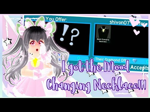 TRADING FOR VALENTINES HALO 2019, MOOD CHANGING NECKLACE AND LARGE TRAIN  BOW SKIRT| Royale High - YouTube