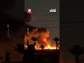 اندلاع حريق بمعسكر الدعم اللوجيستي التابع للسفارة الأمريكية قرب مطار بغداد جراء هجوم بطائرة مسيرة