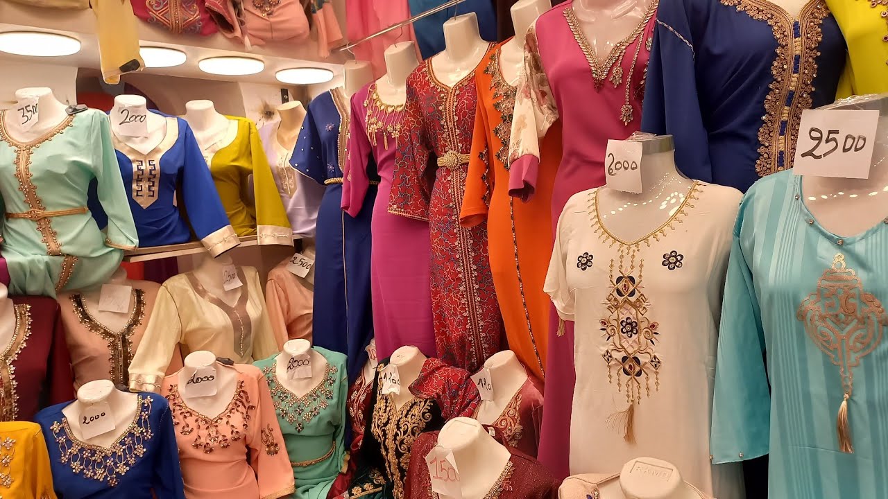 # تحضيرات العيد 🥰 جولة في  ساحة الشهداء  زنيقة لعرايس  الخير  والخمير  كلشي كاين  لمشرى يتنزه 🥰