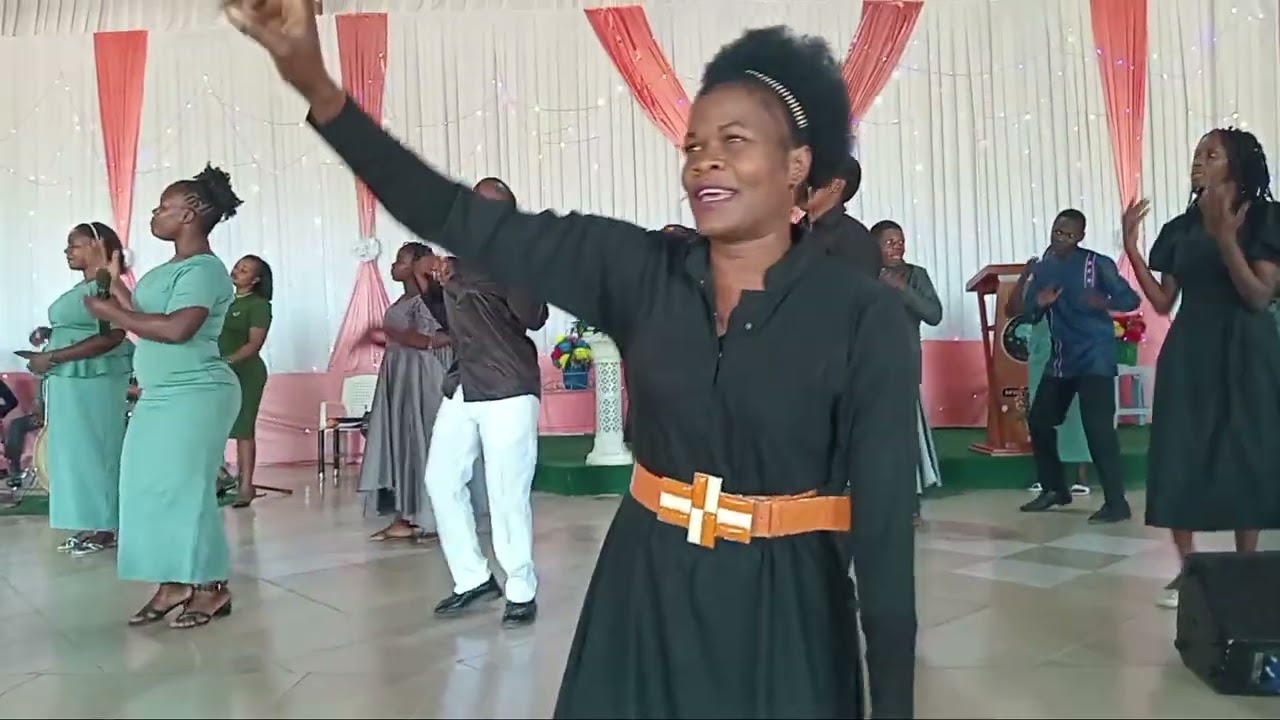 Mungano kwaya pokea sifa Bwana