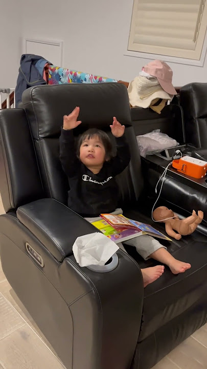 Baby Erika can sing twinkle star loudly 🥰 10/7/2023