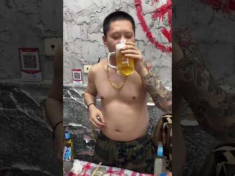 贰万和鱼头一起喝酒并表白鱼头！👊你觉得两人的酒量什么水平？
