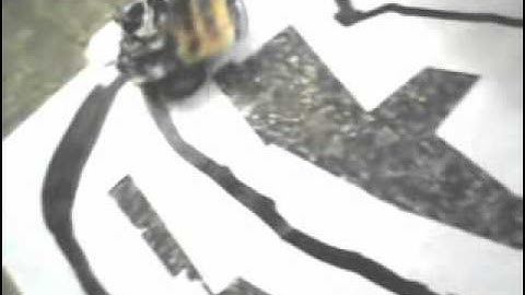 Line follower robot using logic gates - starts from center