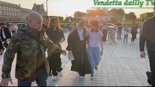 Jennifer Lopez spot at Louvre museum#jenniferlopez #jlo #louvremuseum #benaffleck #paparazzi #paris