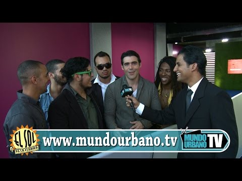 Bachaco en la alfombra azul de los Premios Tu Mundo 2014