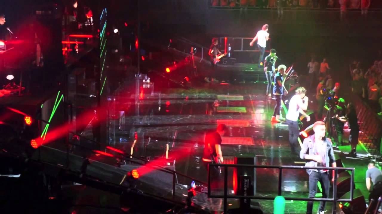 ONE DIRECTION - Kiss You live in Ziggo Dome Amsterdam 2013