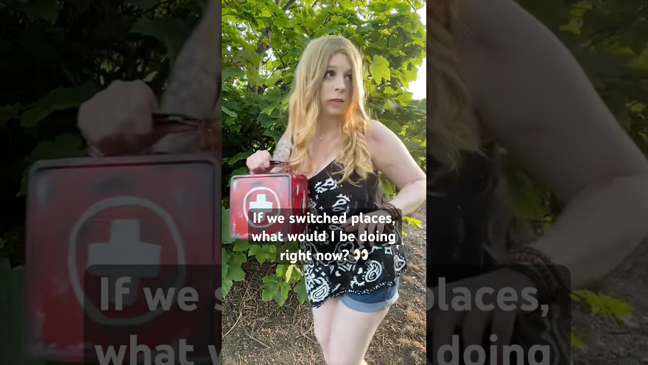 What am I doing? 👀 #deadbydaylight #deadbydaylightcosplay #dbd #dbdcosplay #dbdmemes #katedenson