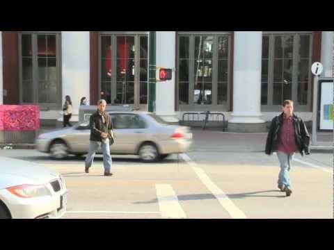 Video: Este jaywalking ilegal în BC?