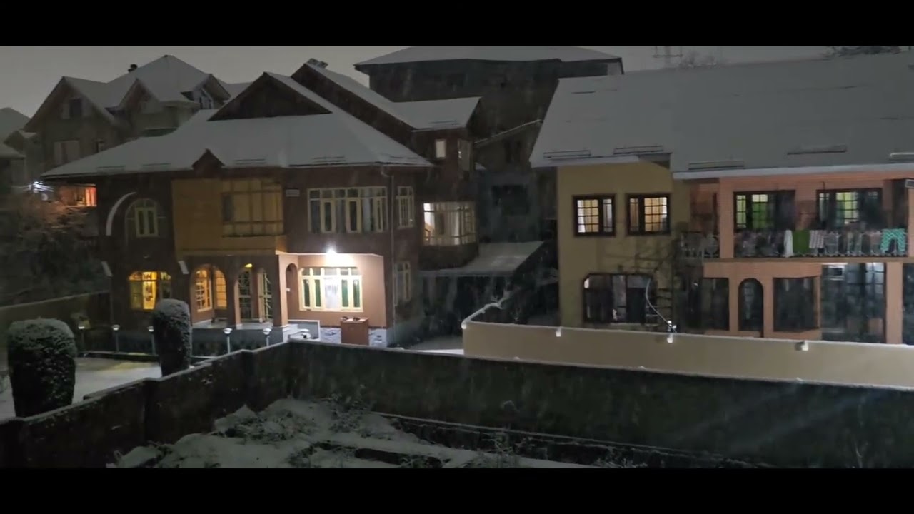 Live.Heavy snowfall in srinagar