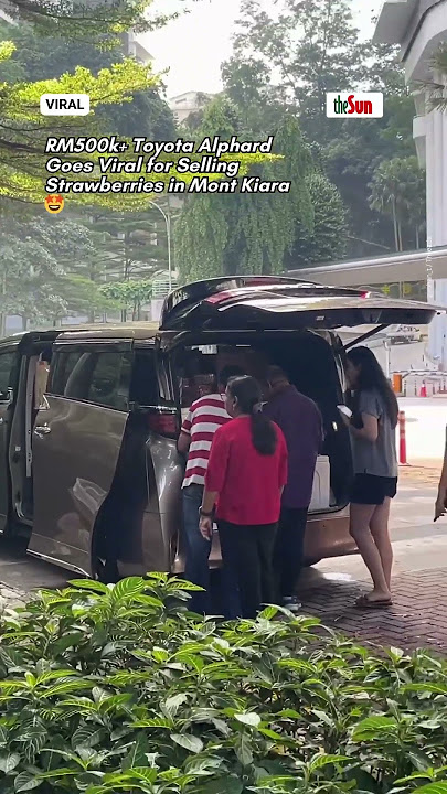 RM500k  Toyota Alphard Goes Viral for Selling Strawberries in Mont Kiara🤩