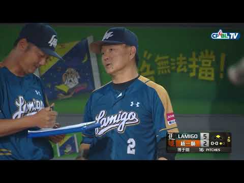 04/15 Lamigo vs 統一 六局上，廖健富代打建功，擊出中外野深遠飛球，送朱育賢回壘得分
