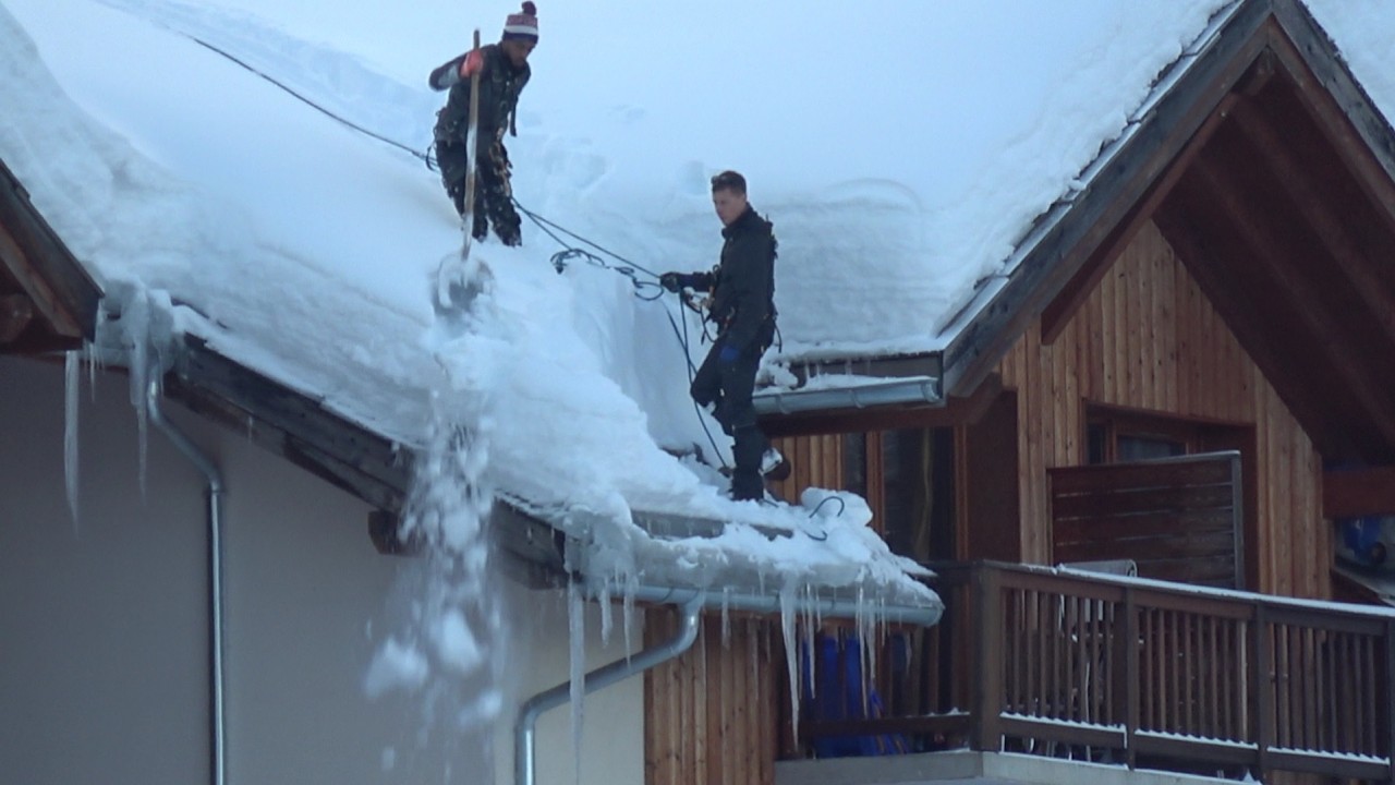 Снег на крыше ~ Сколько снега — это уже слишком много???