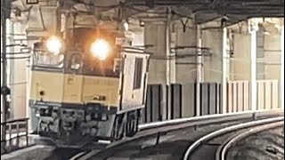 国鉄EF64-1032【E231系(K2編成)AT入場に伴う牽引機送り込み回送(田端操車場〜大宮操車場〜豊田)】(単9541レ)警笛鳴らしながら赤羽駅6番線通過シーン