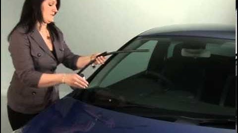 CLIO : Front wiper replacement