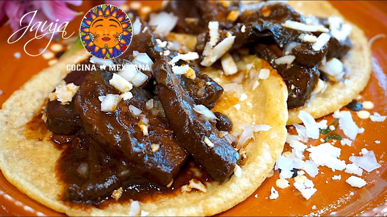 Tacos de Hongos en Chile Pasilla