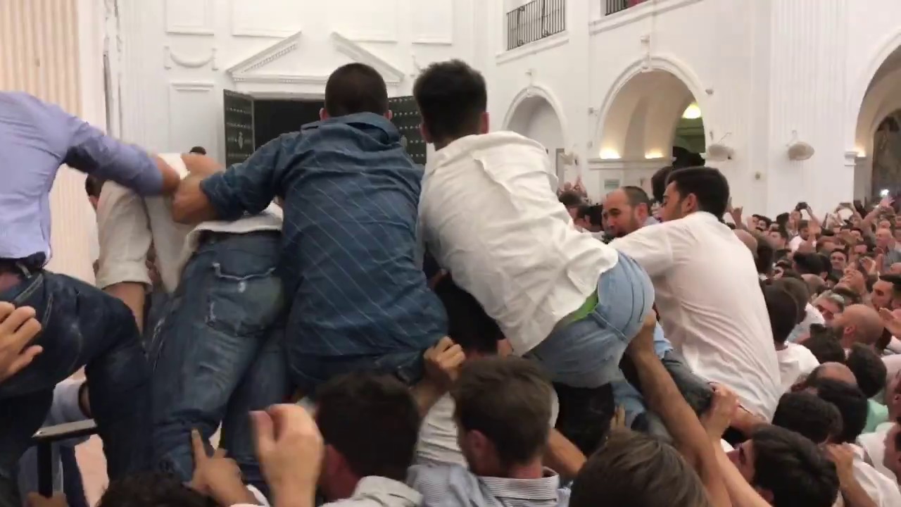 Salta la reja almonteño