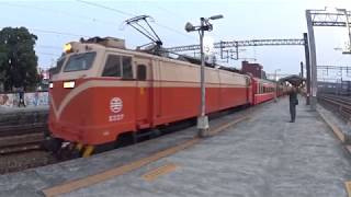 GE E200 Tourism Express+Diesel Multiple Unit Train