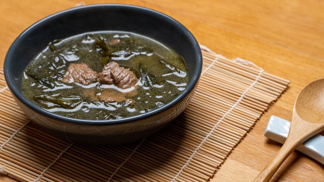 Que mangent les coréens lors des anniversaires? Miyeok-guk (미역국) - Soupe d'algue coréenne