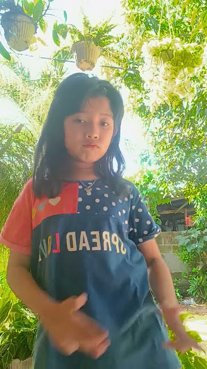 Tebak siapa itu? , 😁 ..  A: adek..  b:temen  C: sepupu ku .. tebak siapa ayok..😃