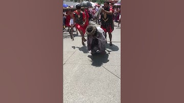 Thumbnail of Jesús es ayudado por el cirineo (Viernes Santo 2023)