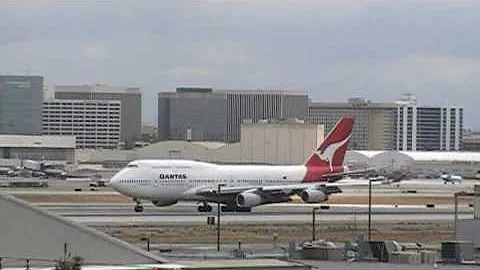 QANTAS 747 Landing LAX 25L - Imperial Hill