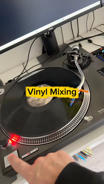 Vinyl Mixing 🔊 #dj #housemusic #beatmatching #technics1210mk2 #vinylcollection
