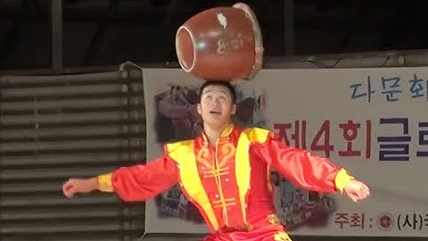 Amazing Vase Juggling Performance in Korea