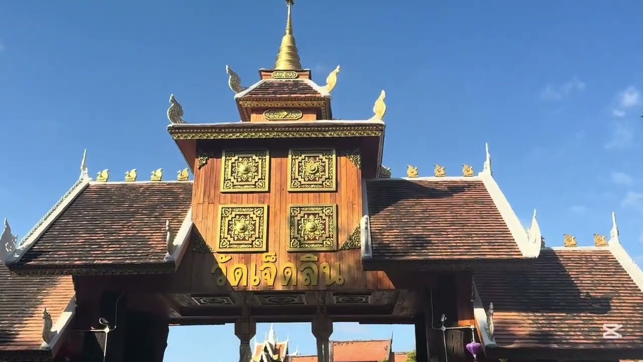 Walking around Chiang Mai with its natural sounds.