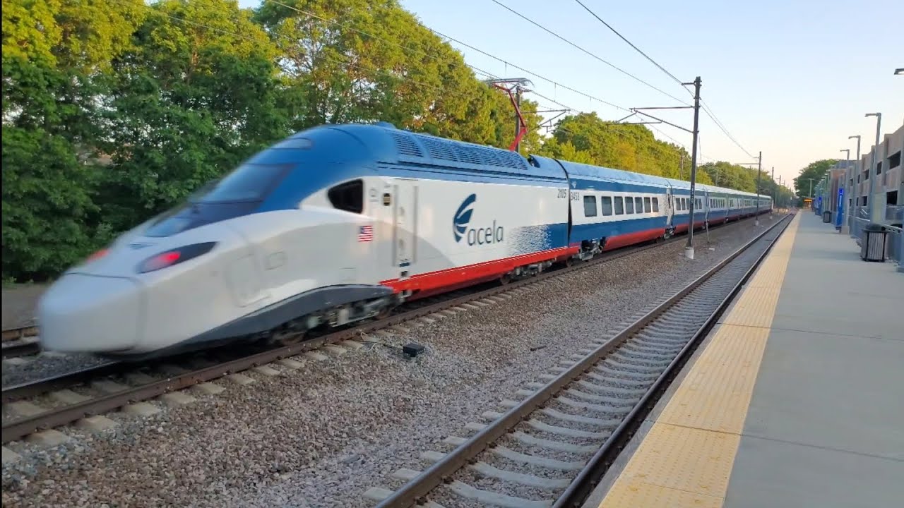mbta-purple-line-regional-and-avelia-liberty-at-wickford-junction-r-i