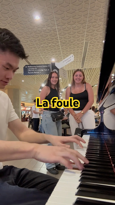 2 French girls asked me play la foule #piano #lafoule #publicpiano