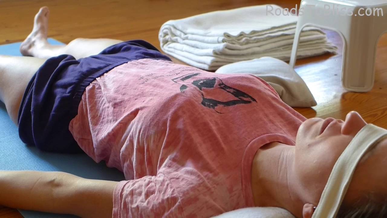 Шавасана с Лоис Стейнберг, сертифицированным преподавателем йоги Айенгара, уровень Advanced 2