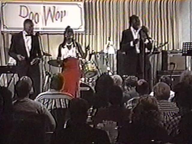 Lee Andrews & The Hearts "The Clock" Live -1995 auf YouTube ansehen Lee Andrews & The Hearts "The Clock" Live -1995 auf YouTube ansehen