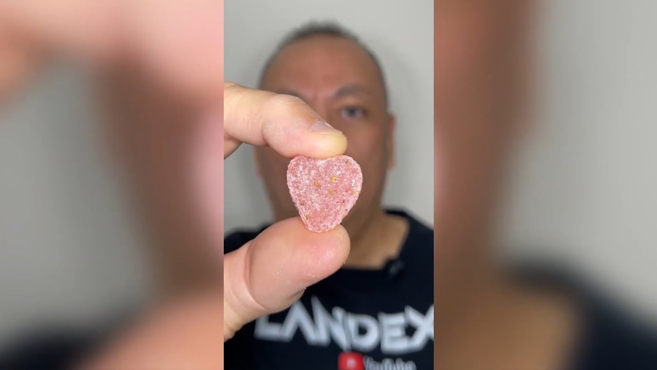 👂ASMR SOUR PATCH KIDS GLOW UPS VALENTINE HEARTS CANDY (2 FLAVORS) EATING SOUNDS👂ORIGINAL LENGTH👂
