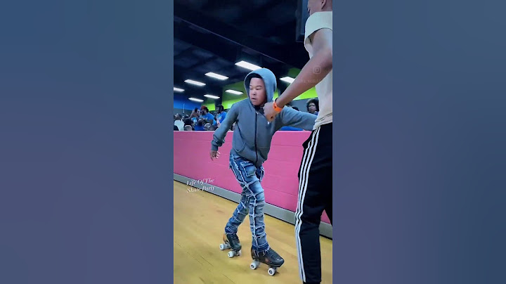 LOOK AT THIS KID KILLIN IT ON ROLLER SKATES 🔥🔥