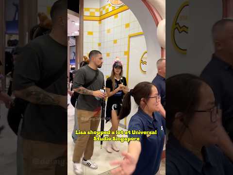 Lisa Shopped A Lot At Universal Studio Singapore Lisa Blackpink