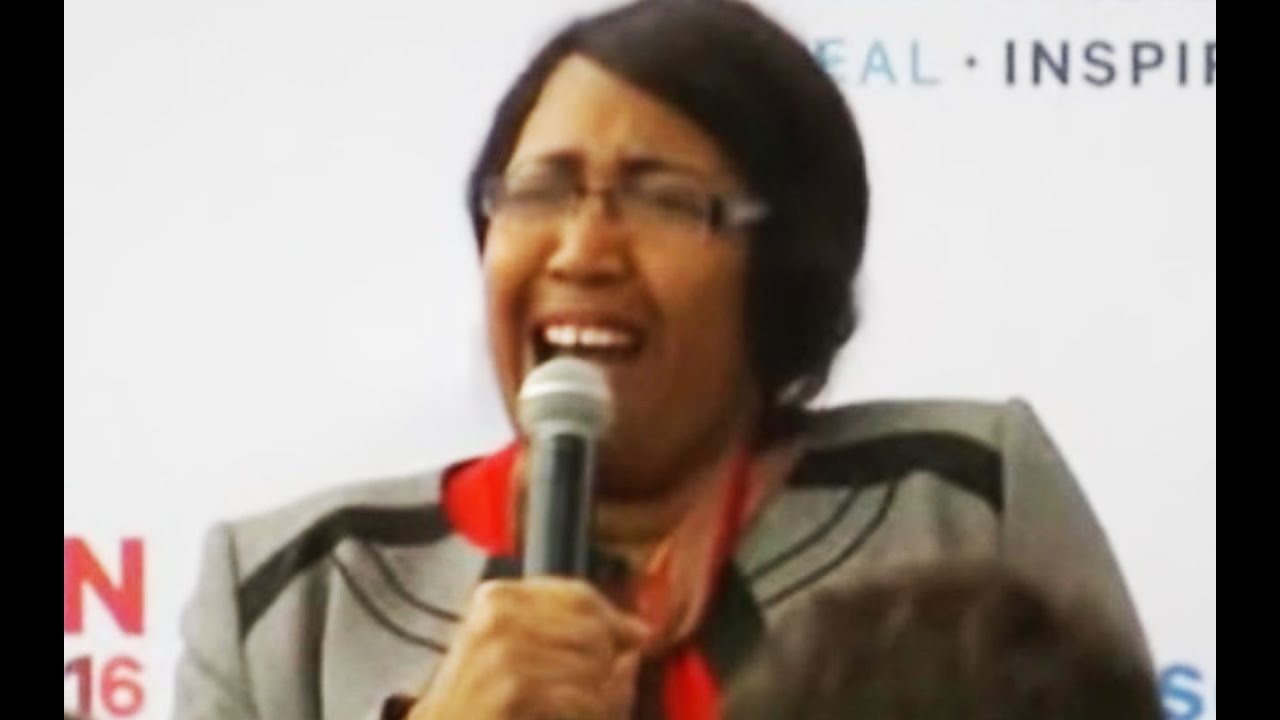 Ben Carson’s Wife Sings National Anthem. Badly. (VIDEO) - YouTube
