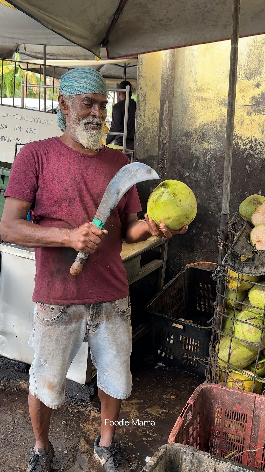 Fruit Ninja of Malaysia! Easy Coconut Cutting