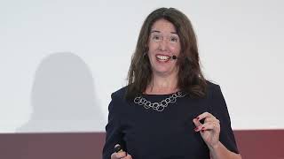 My shaky future and what a raccoon taught me about resilience | Cathy Molohan | TEDxKLU Hamburg