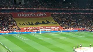 Atronadora ovación al himno de España en Barcelona #EspañaAlbania