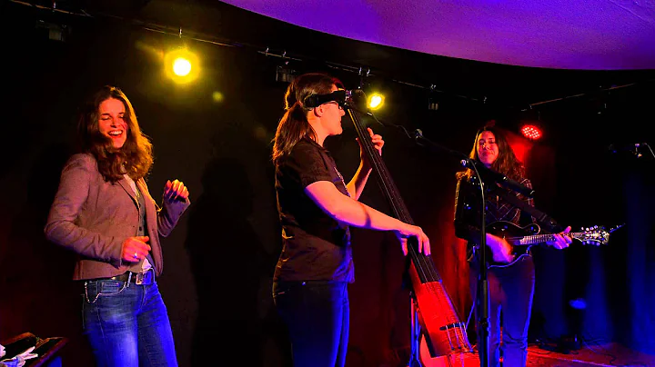 Annabelle Chvostek, Elizabeth Curry & Rebecca Kemp...