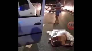 В Сочи автомобиль сбил бегавшего по дороге голого человека. Полная версия (10.09.2018) В Сочи автомобиль сбил бегавшего по дороге голого человека. Полная версия (10.09.2018)