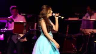 Shreya Ghoshal performs the hot number 