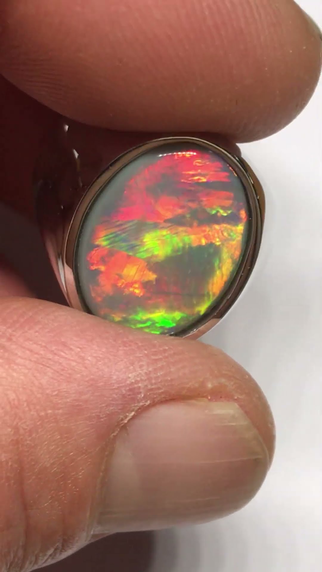 Triplette D'opale Noble Australienne - 18x9x5mm, 3.90 Carats - Pierre Multicolore Et Lumineuse