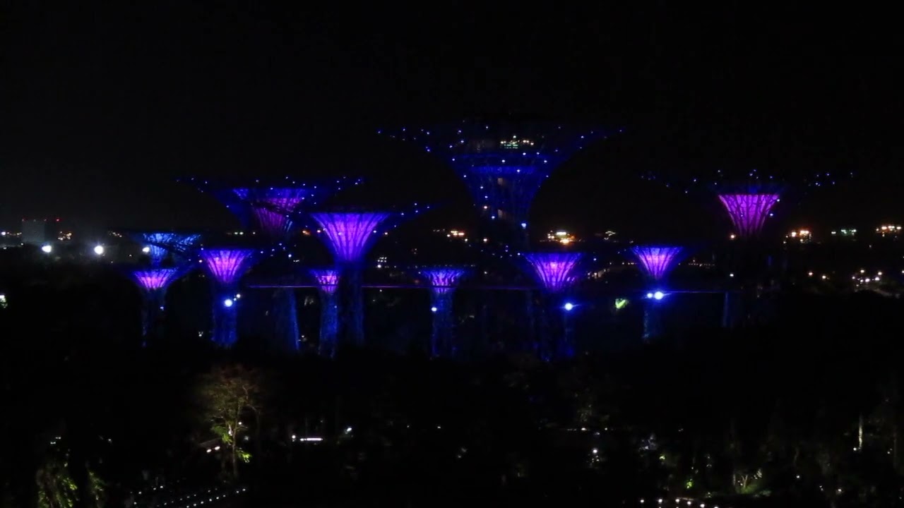 Juegos de luces en el Jardín de la Bahía. Singapur