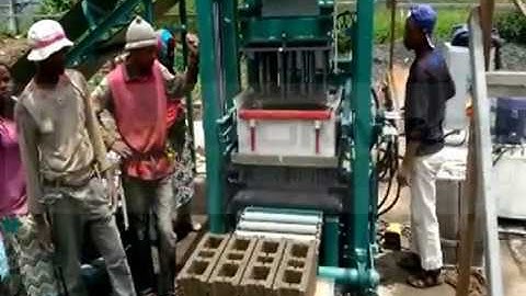 Conmach BlockKing-09MS Block and Interlock Making Machine during 15 cm Hollow Block Production 4