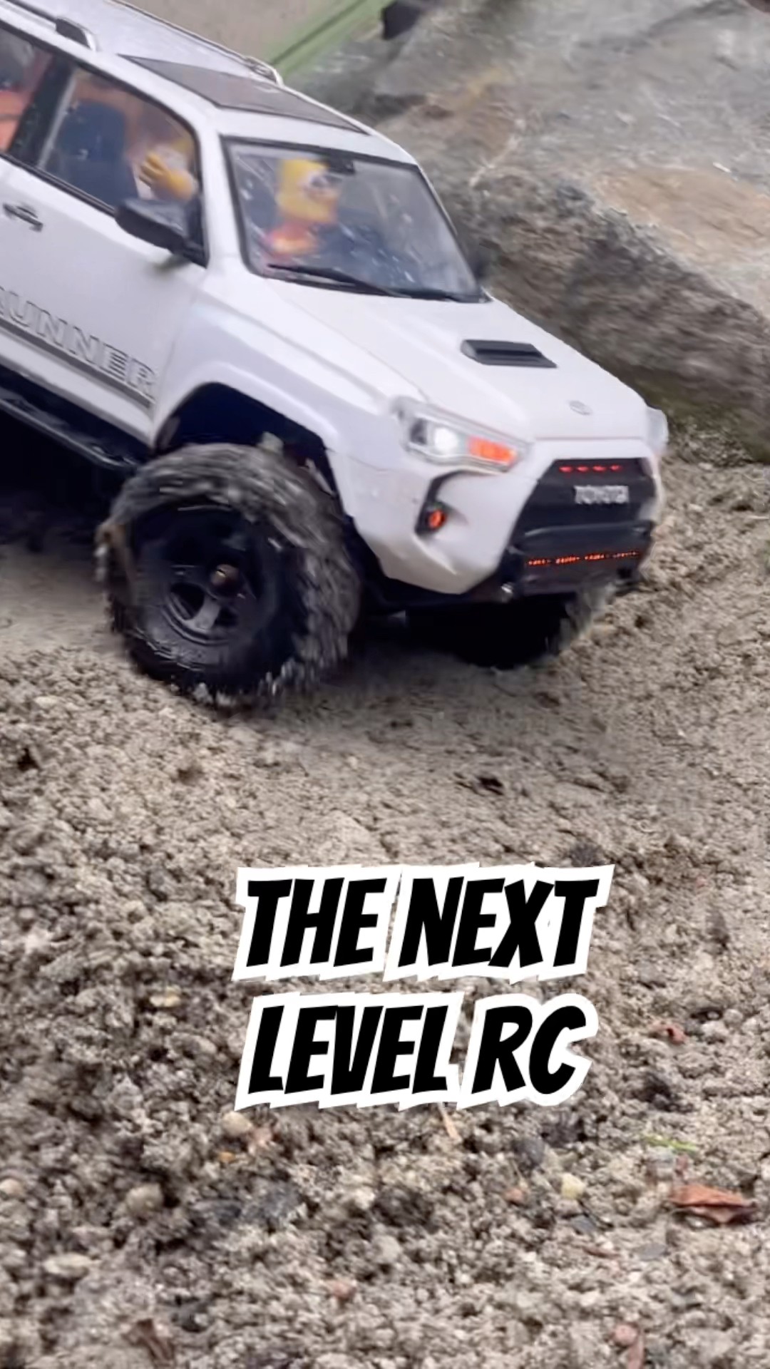 TOYOTA 4Runner 1/18 リモートコントロールカー TOYOTA 4RUNNER 1/18 RC CAR GETS UPGRADED INTO CAPABLE CRAWLER