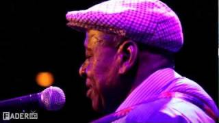 Video thumbnail of "Boubacar Traoré, "Mali Denhou""