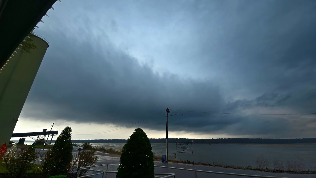 Long Shelf Cloud Over The Mississippi River In Caruthersville, MO